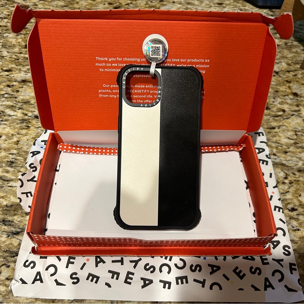 Casetify Ultra Impact Case MagSafe for iPhone 14 Black/white Colorblock